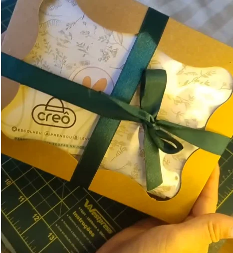 Caixa de presente Creô com ecobag e laço verde